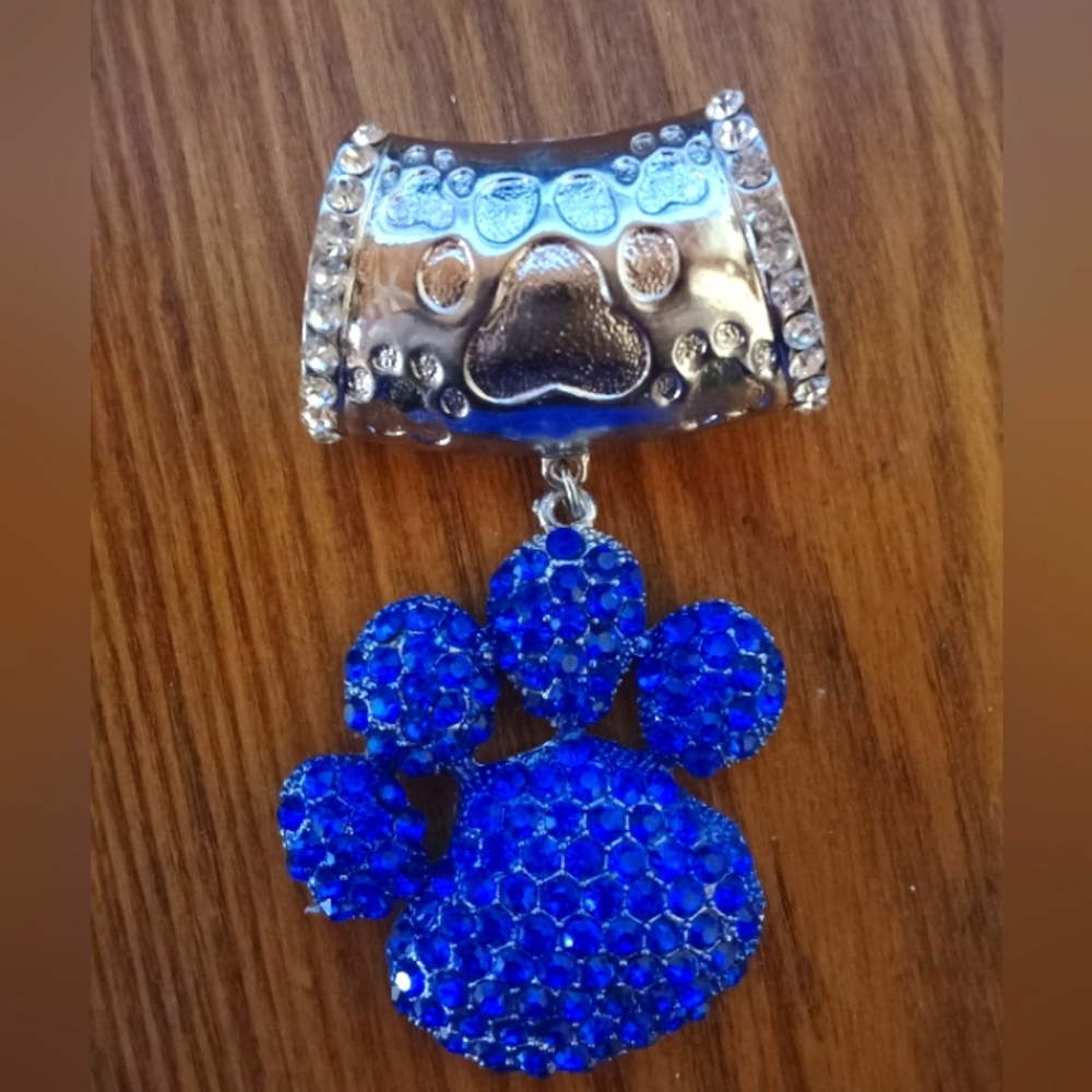 Vintage Blue Swarovski Like Chrystal, w Silver Hardware Paw Print Scarf Charm💙